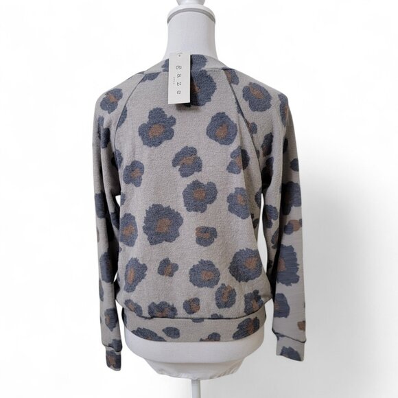 Gaze, Size XS Super Soft Animal Print Long Sleeve V Neck Pullover NEW with Tag - Picture 4 of 11